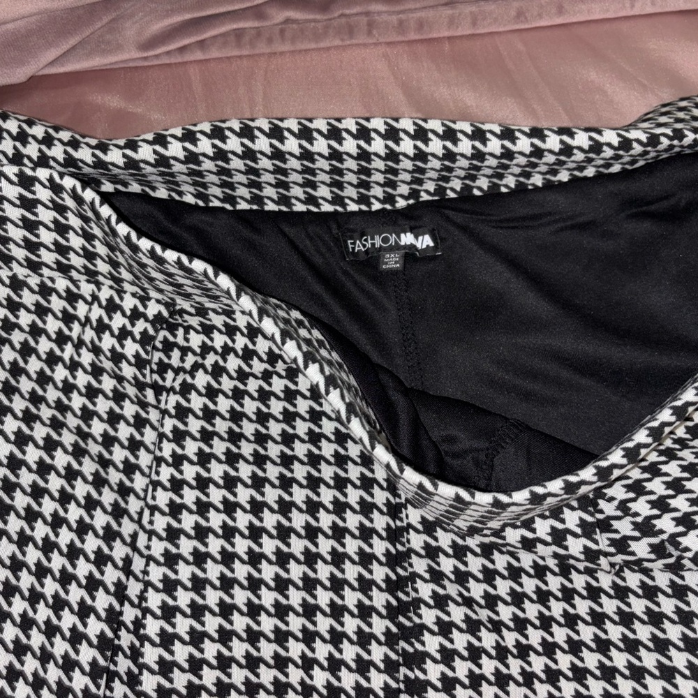 Fashion Nova Houndstooth Skater Skirt